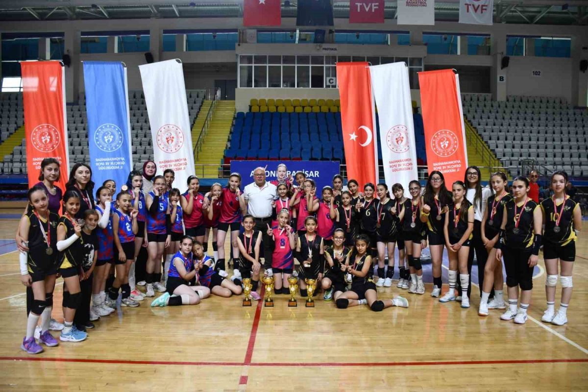Afyonkarahisar Mini Kızlar Voleybol Turnuvası Sona Erdi