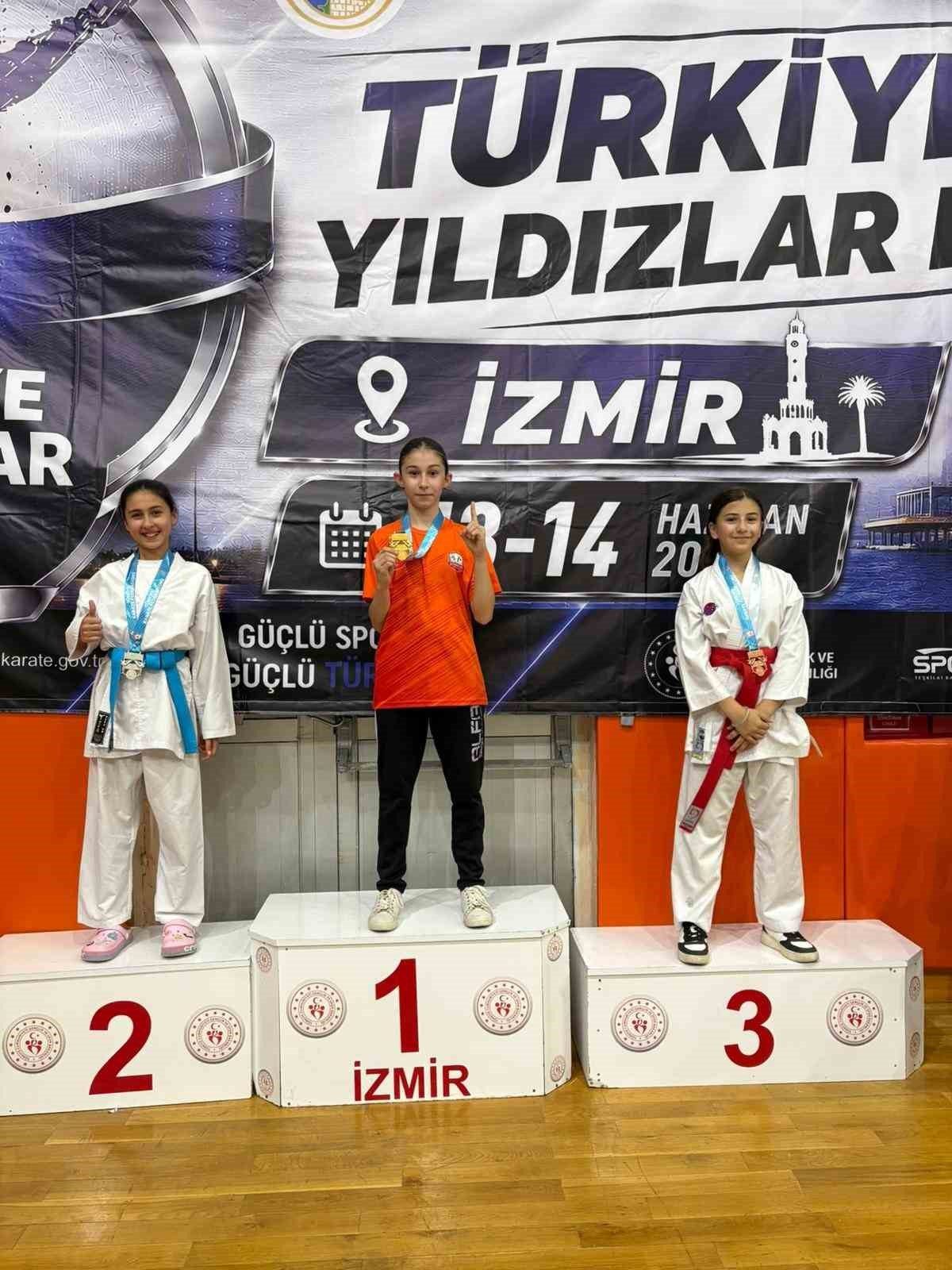 Aliağalı Karateciler Ege Ligi'nden 12 Madalyayla Döndü - Foto 2