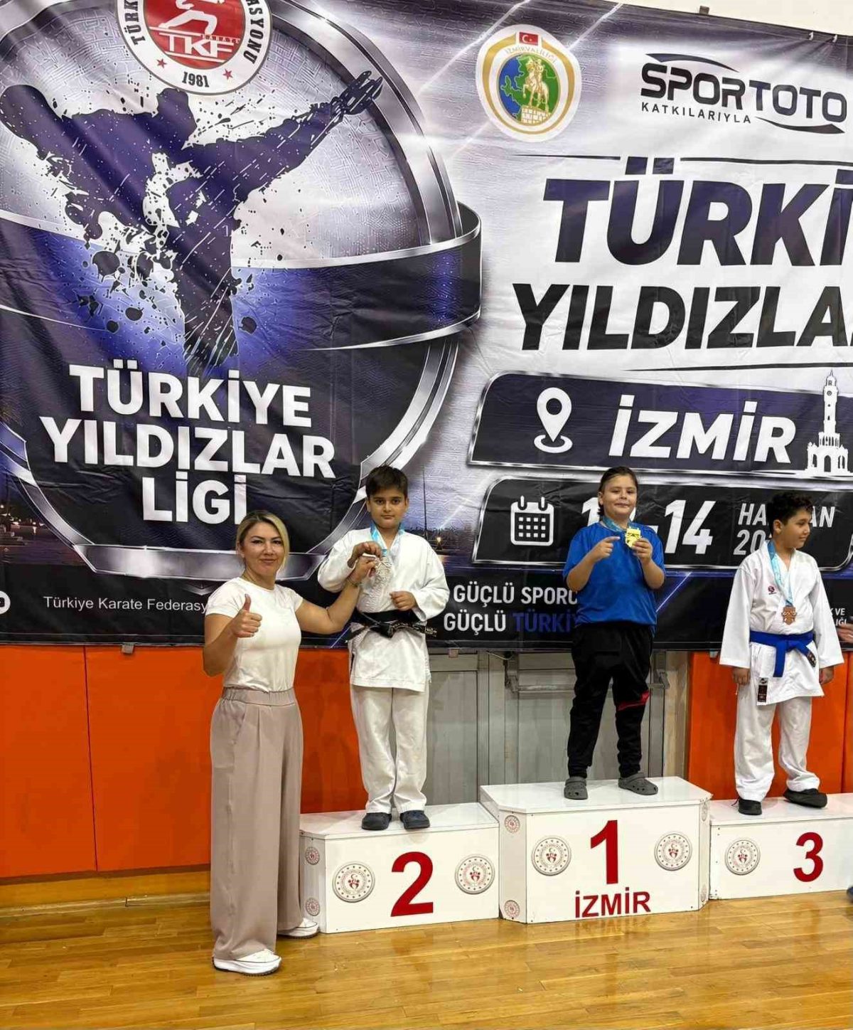 Aliağalı Karateciler Ege Ligi'nden 12 Madalyayla Döndü - Foto 3