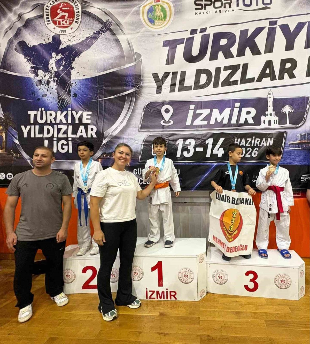 Aliağalı Karateciler Ege Ligi'nden 12 Madalyayla Döndü - Foto 5