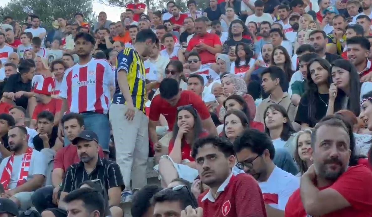 Milli heyecanı 2 bin 500 yıllık antik tiyatroda yaşadılar