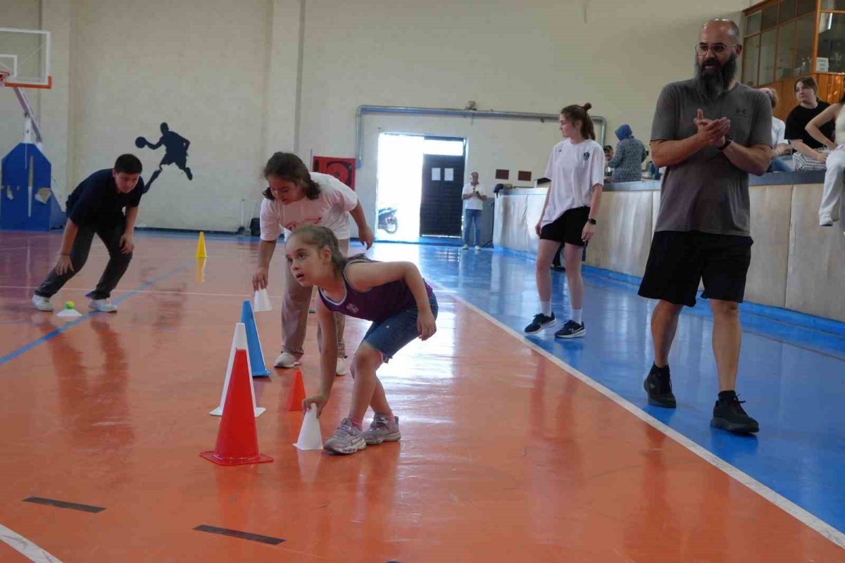 Balıkesir'de Özel Çocuklar Basketbolla Eğlendi - Foto 2