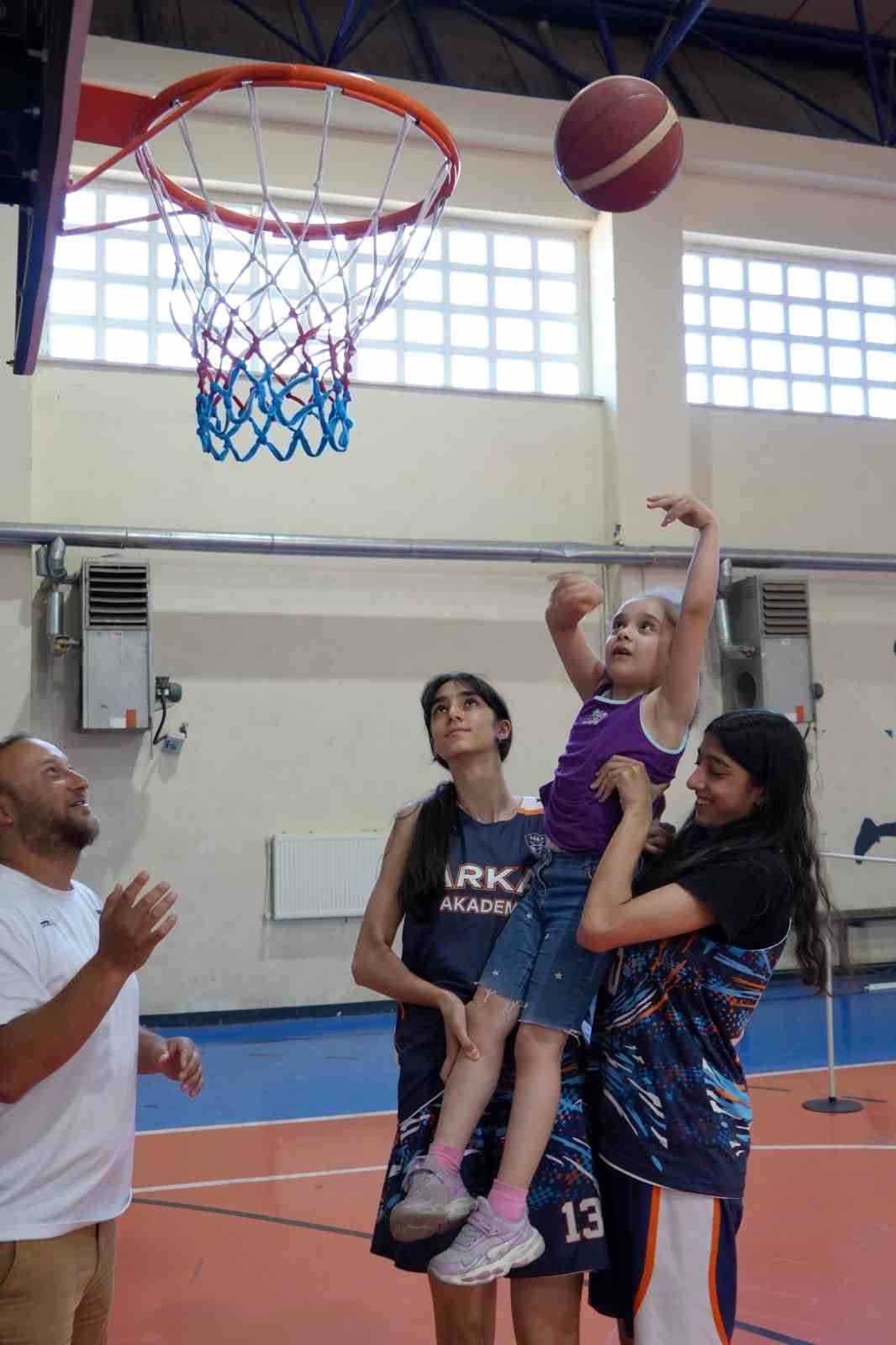 Balıkesir'de Özel Çocuklar Basketbolla Eğlendi - Foto 6