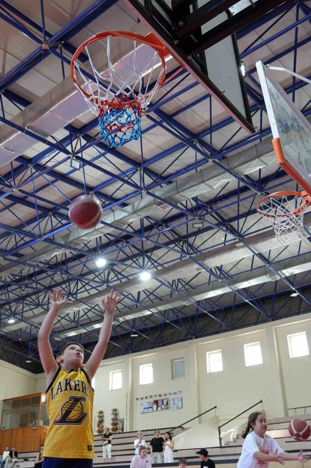 Balıkesir'de Özel Çocuklar Basketbolla Eğlendi - Foto 7