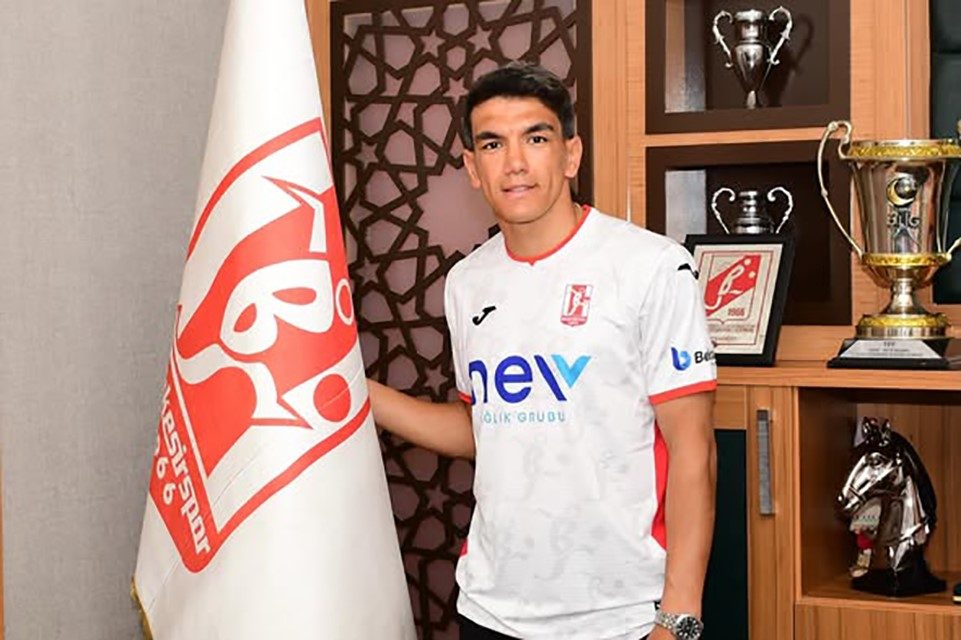 Balıkesirspor’da Akın Akman imzayı attı