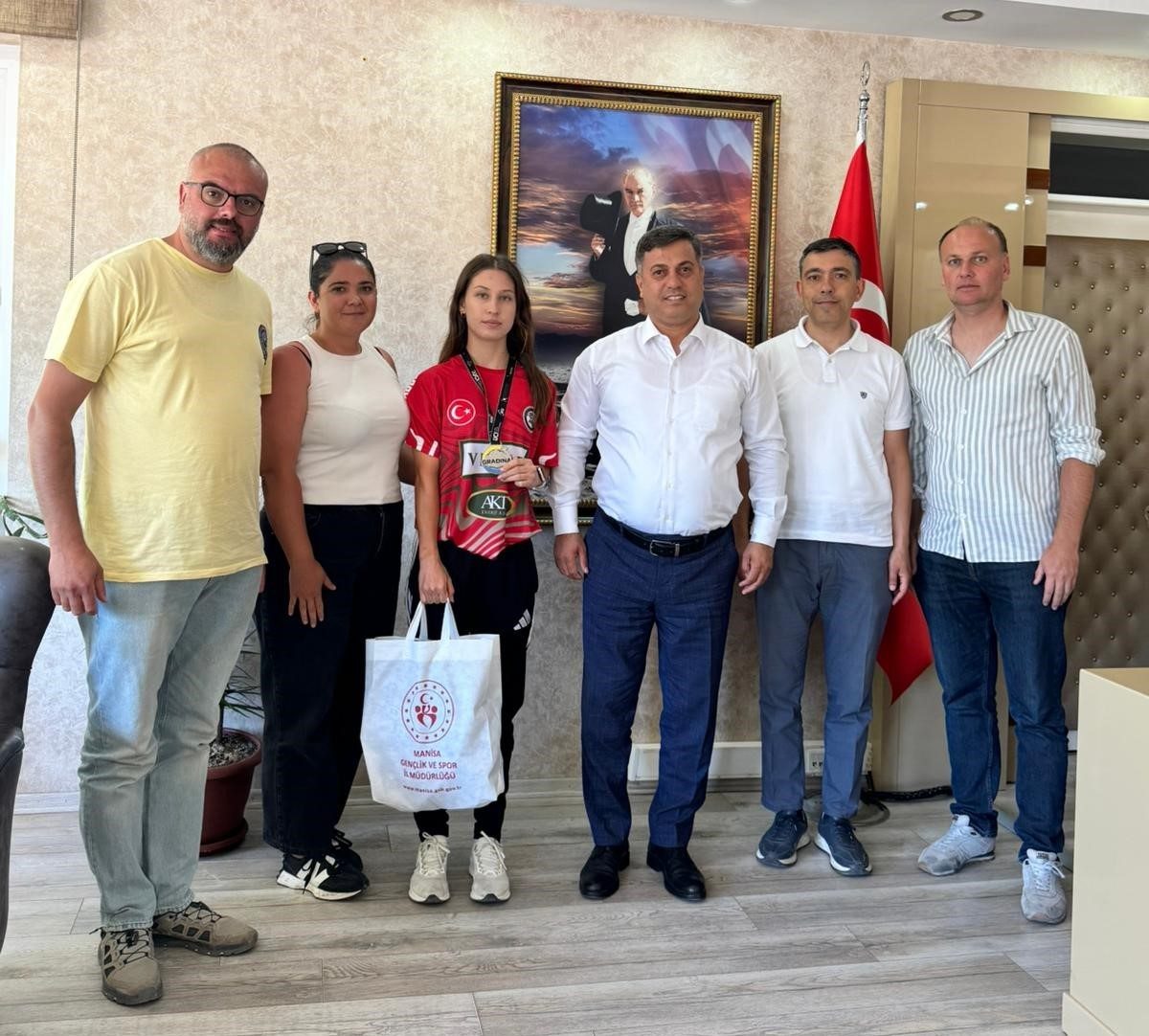 Balkan ikincisi milli sporcu Manisa’da da ödüllendirildi