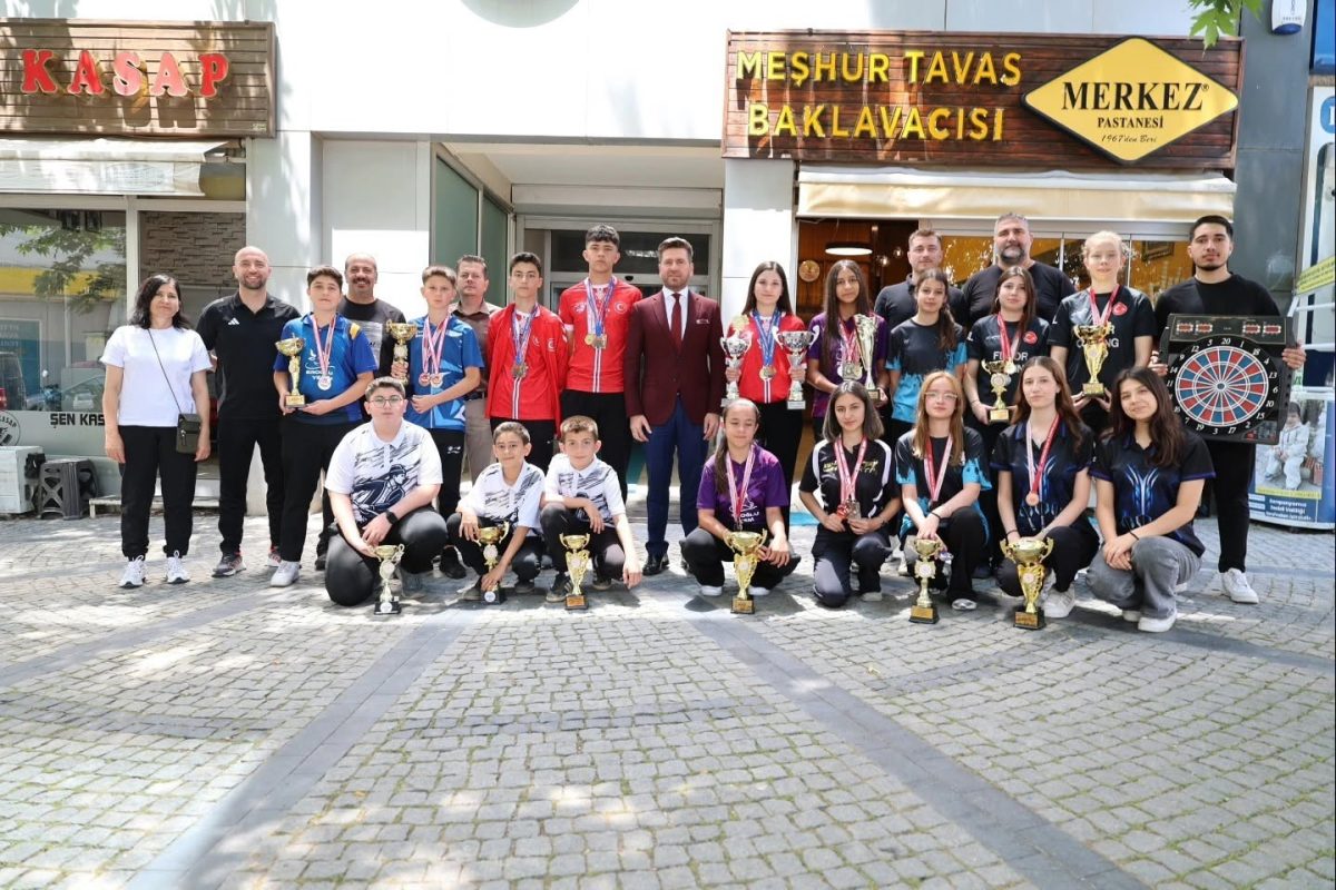 Başkan Kadir Tatık, Tavaslı Şampiyon Sporcuları Ağırladı - Foto 7