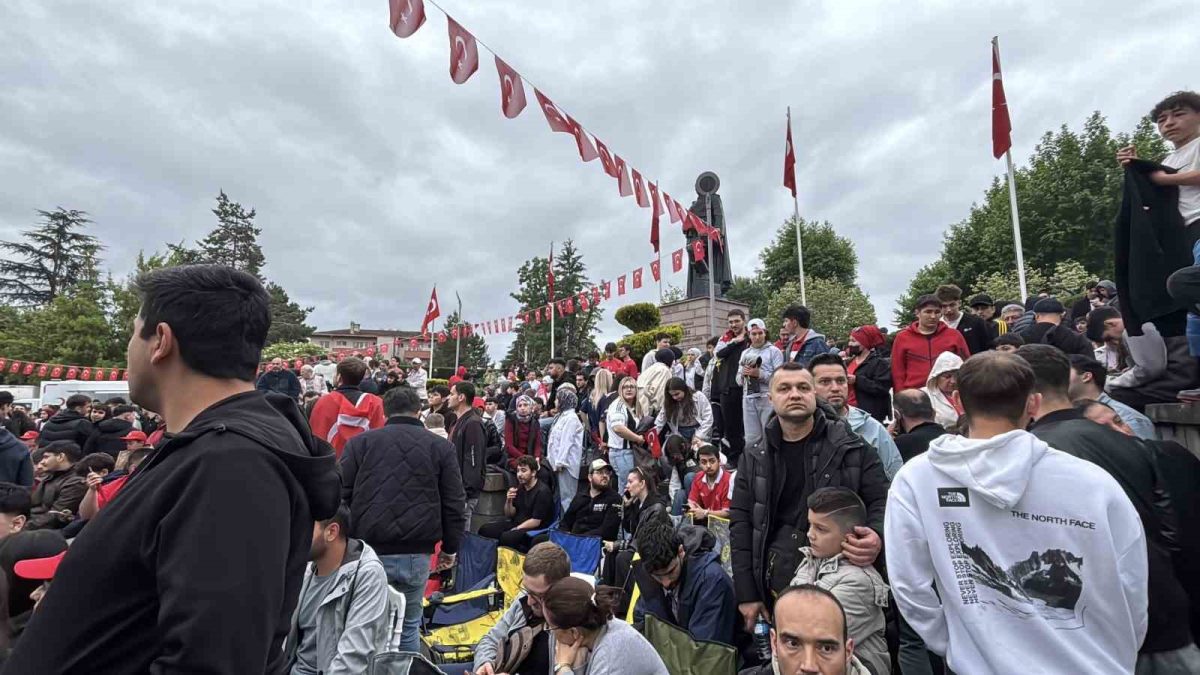 Bolu’da ’Dünya Kupası’ coşkusu sokağa taştı: Anıtpark’ta tarihi heyecan - Foto 2