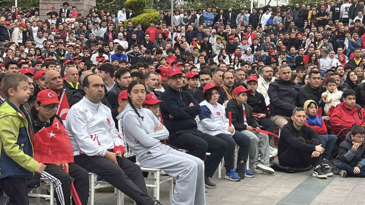 Bolu’da ’Dünya Kupası’ coşkusu sokağa taştı: Anıtpark’ta tarihi heyecan - Foto 4