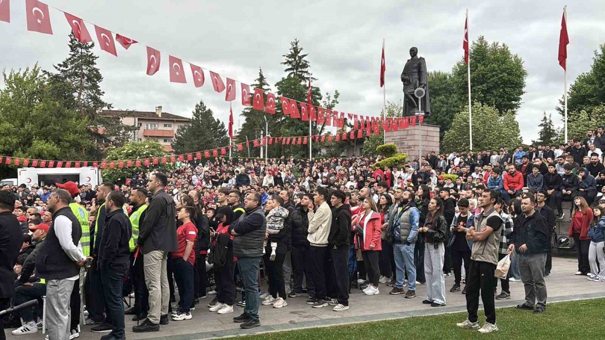 Bolu’da ’Dünya Kupası’ coşkusu sokağa taştı: Anıtpark’ta tarihi heyecan - Foto 5