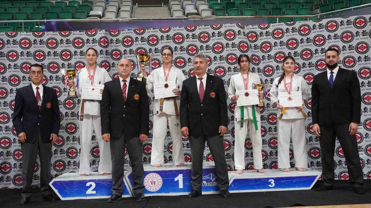 Bursa'da 1. Türkiye Açık Kyokushin Karate Kupası Düzenlendi - Foto 3