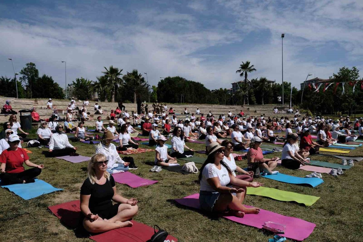 Büyükçekmece'de Dünya Yoga Günü Coşkusu