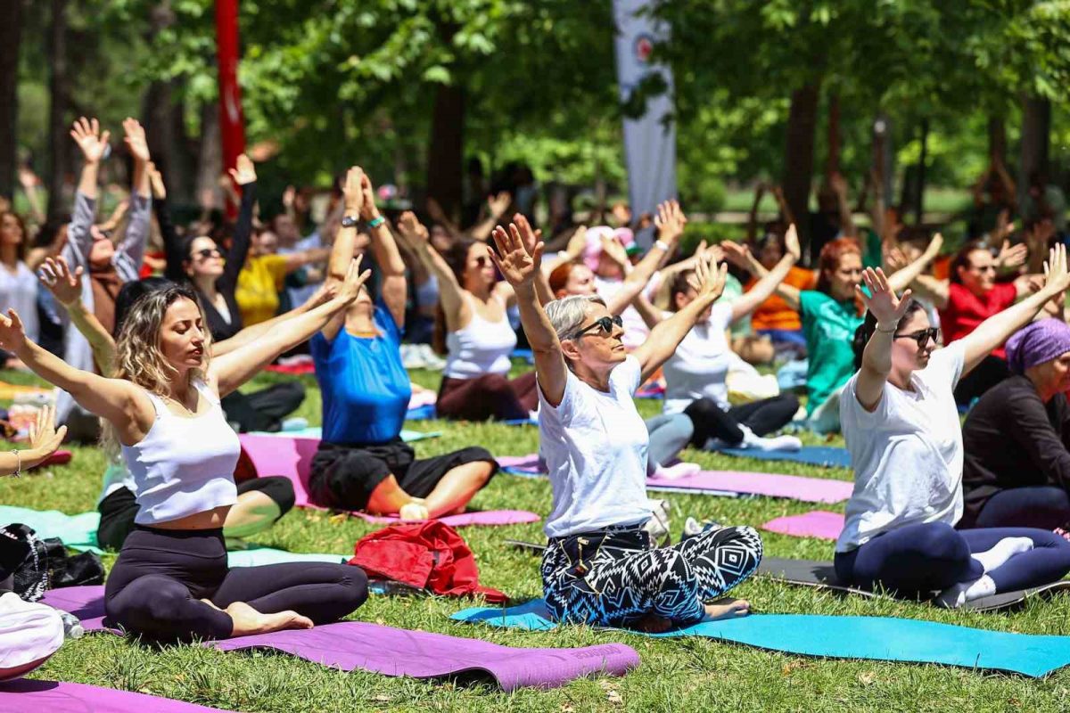 Denizli'de Dünya Yoga Günü Etkinliği Düzenlendi - Foto 3
