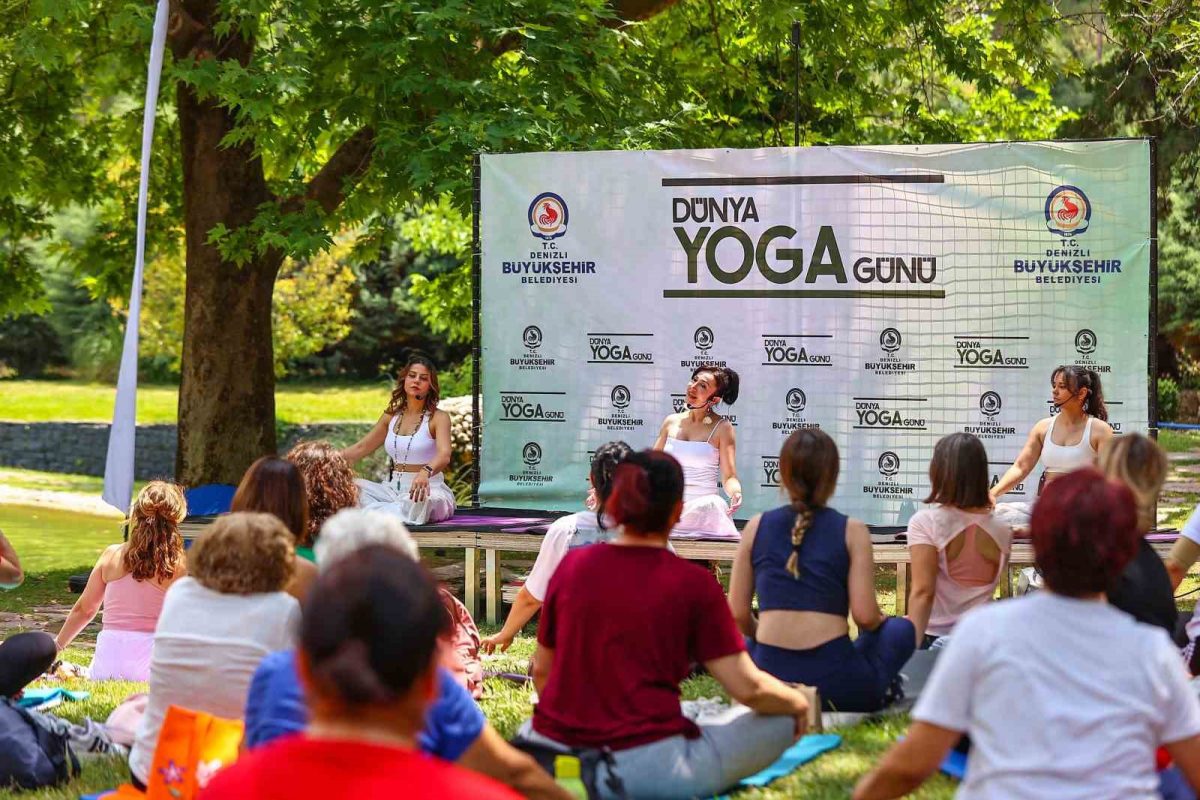 Denizli'de Dünya Yoga Günü Etkinliği Düzenlendi - Foto 4