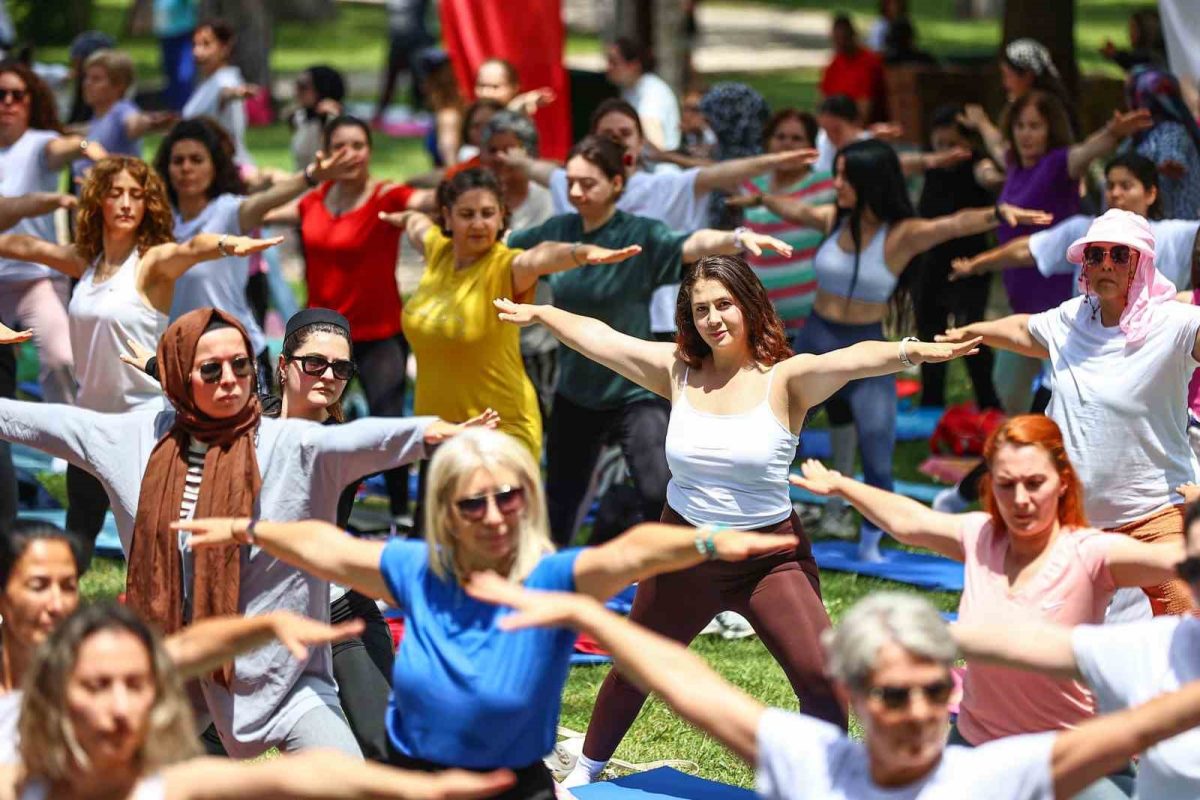 Denizli'de Dünya Yoga Günü Etkinliği Düzenlendi - Foto 5