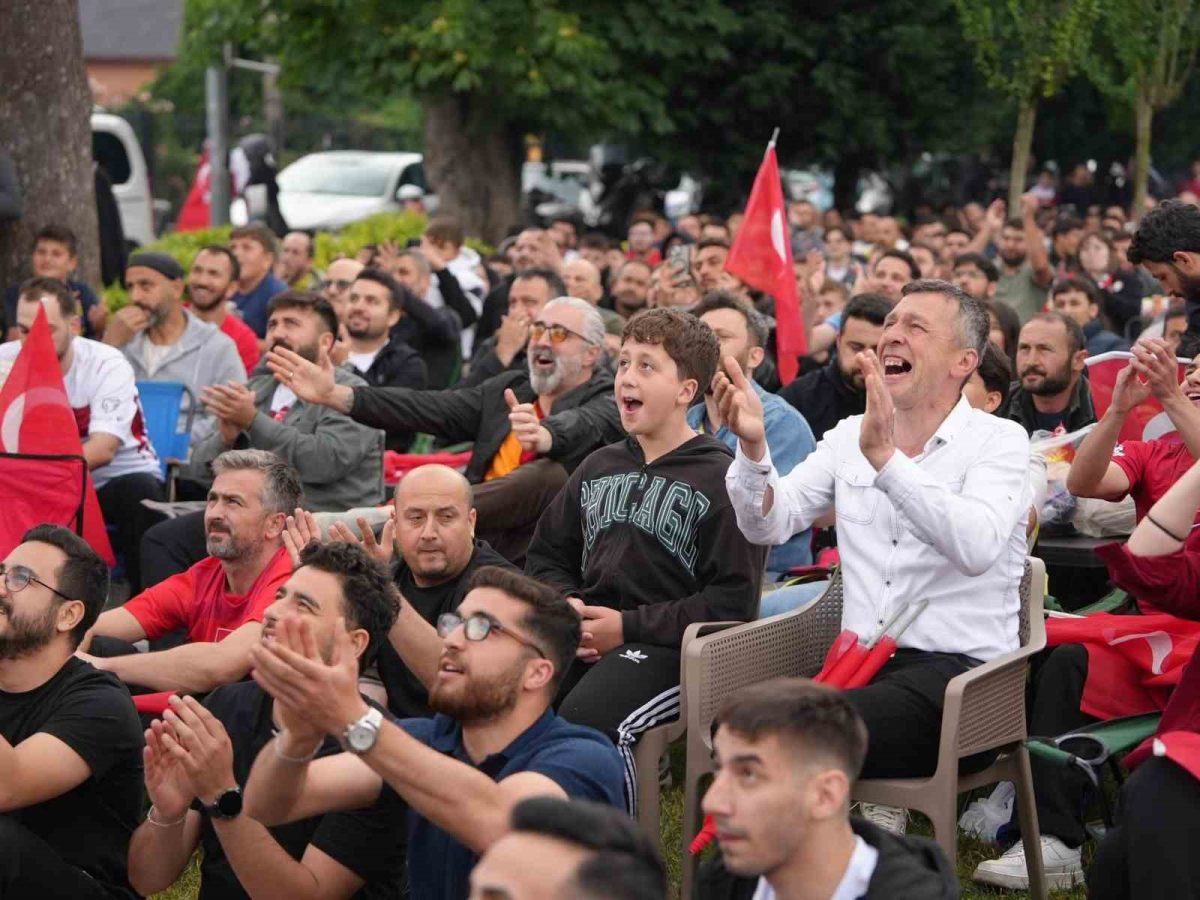 Düzce’de milli maç heyecanı - Foto 4