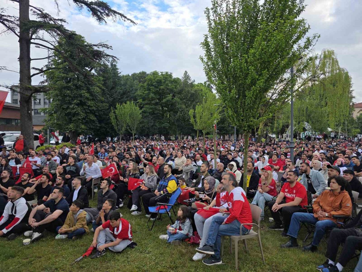 Düzce’de milli maç heyecanı - Foto 7