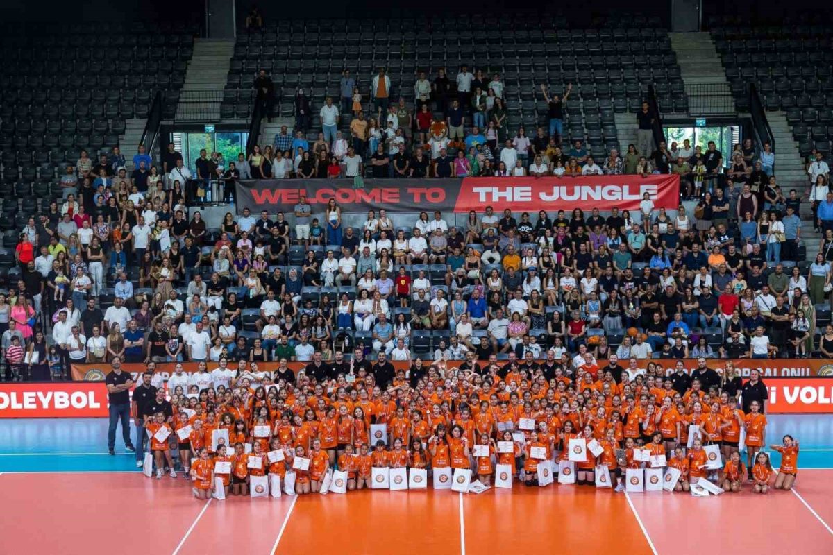 Eczacıbaşı Mini Voleybol Şenliği Gerçekleşti - Foto 2