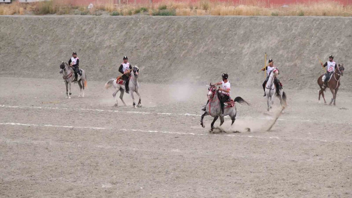 Erzincan’da Kulüpler İl Birinciliği Atlı Cirit müsabakaları tamamlandı