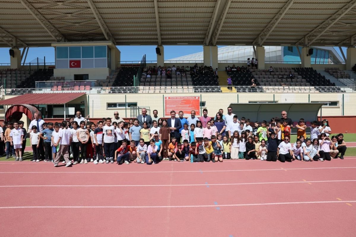 Erzincan'da İlkokullar Fiziksel Etkinlik Finalleri Yapıldı - Foto 3