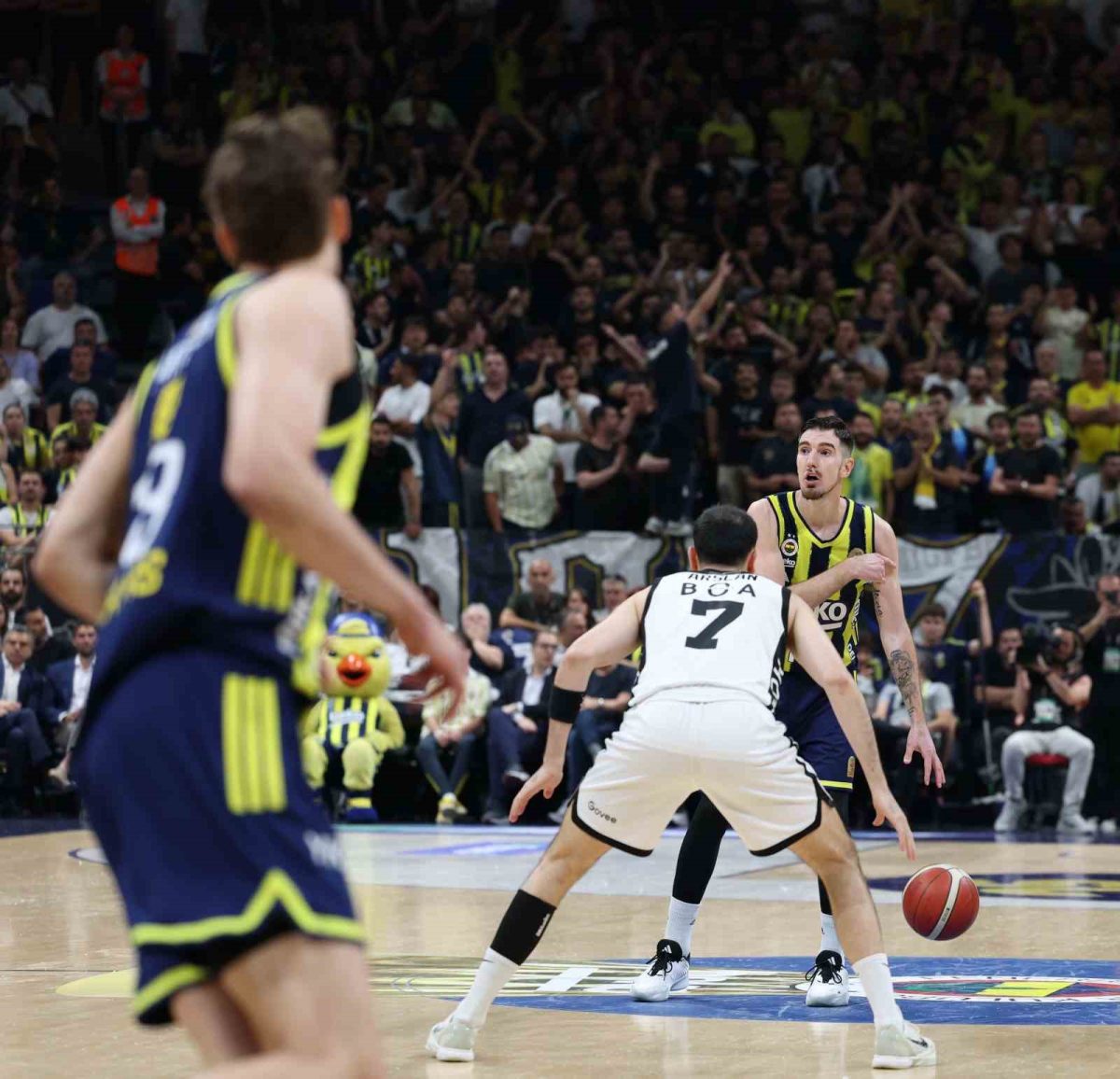 Fenerbahçe, Beşiktaş karşısında seriyi 1-1’e getirdi - Foto 3