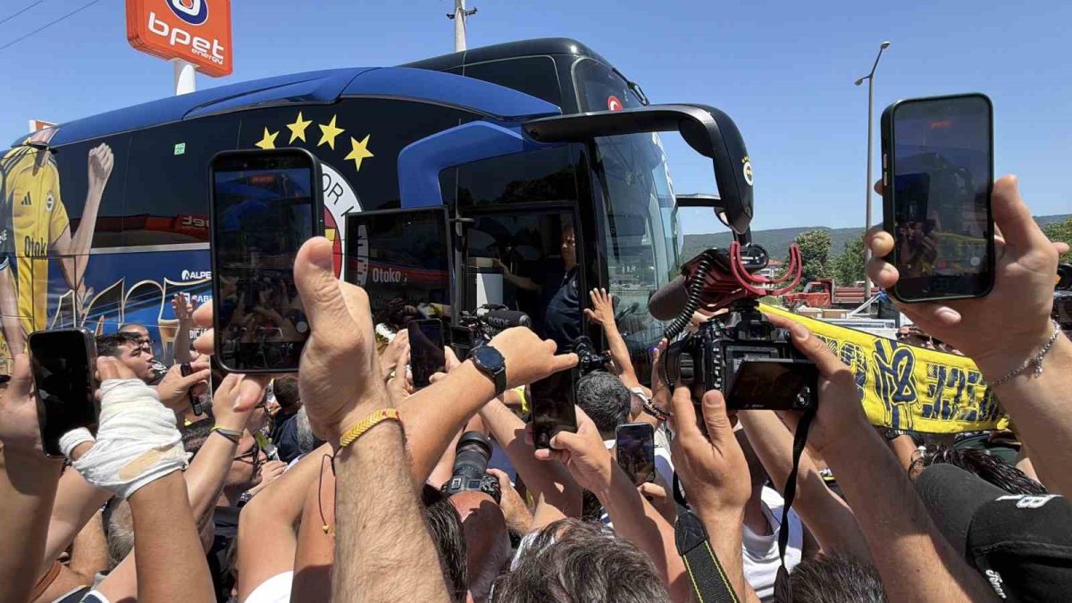 Fenerbahçe'ye Düzce'de Coşkulu Karşılama - Foto 2