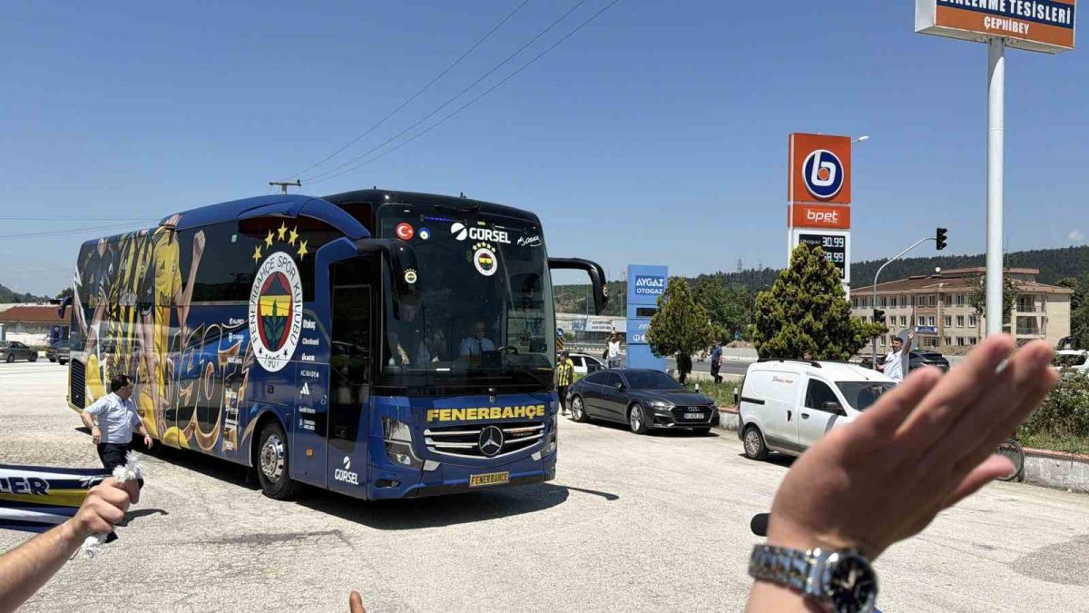 Fenerbahçe'ye Düzce'de Coşkulu Karşılama - Foto 3