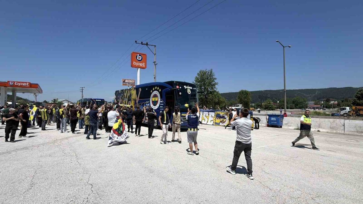 Fenerbahçe'ye Düzce'de Coşkulu Karşılama - Foto 4