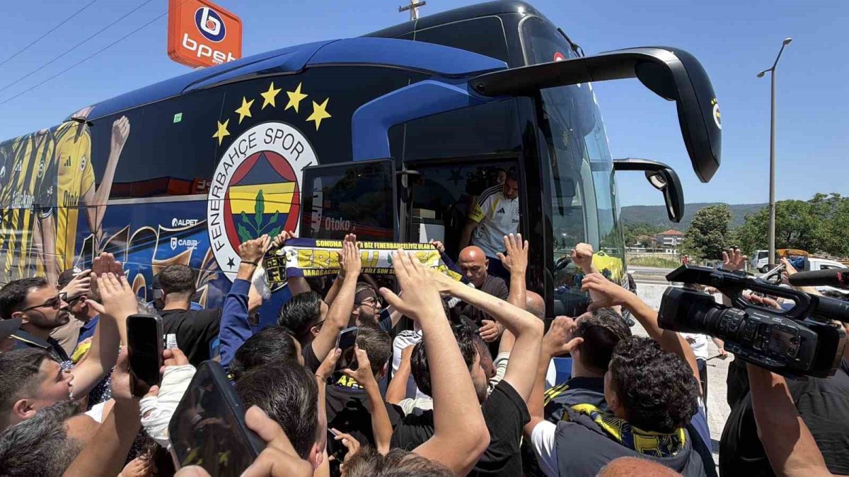 Fenerbahçe'ye Düzce'de Coşkulu Karşılama - Foto 5