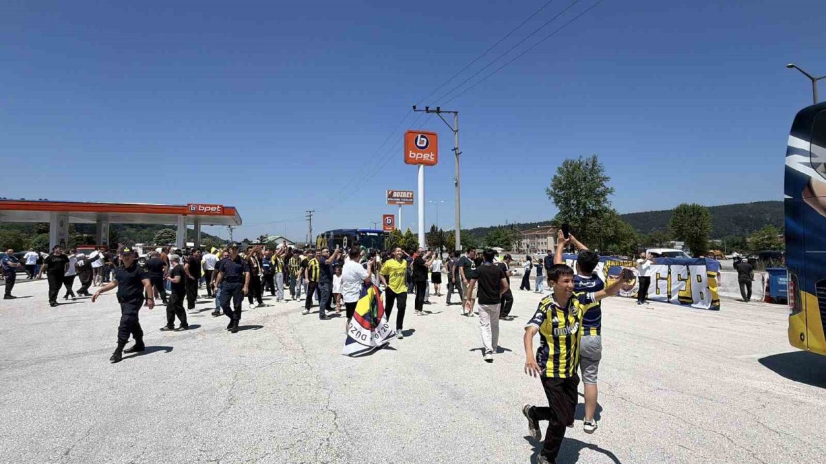 Fenerbahçe'ye Düzce'de Coşkulu Karşılama - Foto 6
