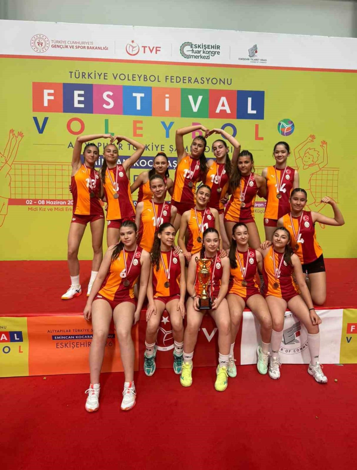 Galatasaray Midi Kız Voleybol Takımı Türkiye Üçüncüsü