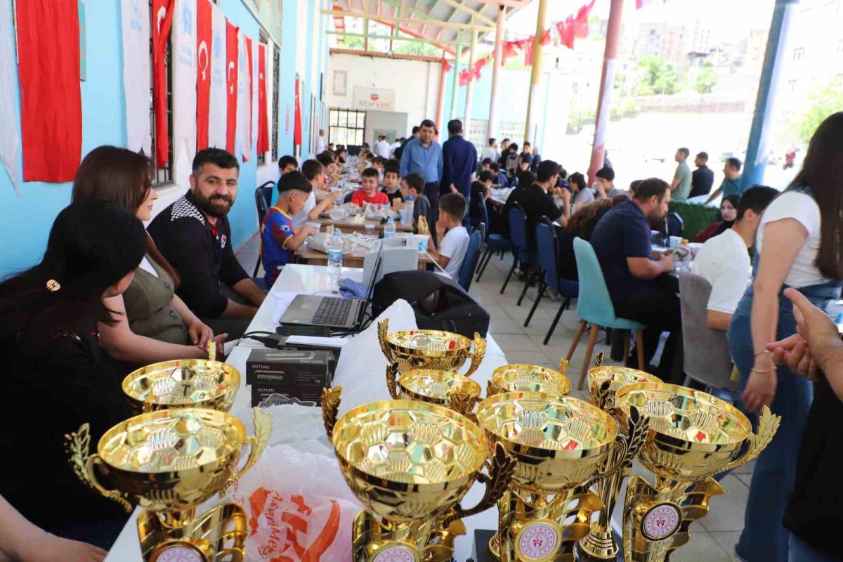 Hakkâri'de 120 Sporculu Satranç Turnuvası Sona Erdi - Foto 2