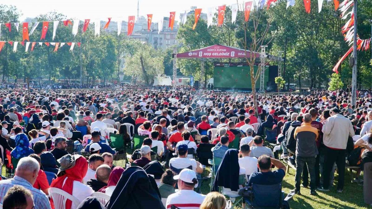 Kâğıthane’de Dünya Kupası heyecanı dev ekranlarda yaşandı - Foto 4