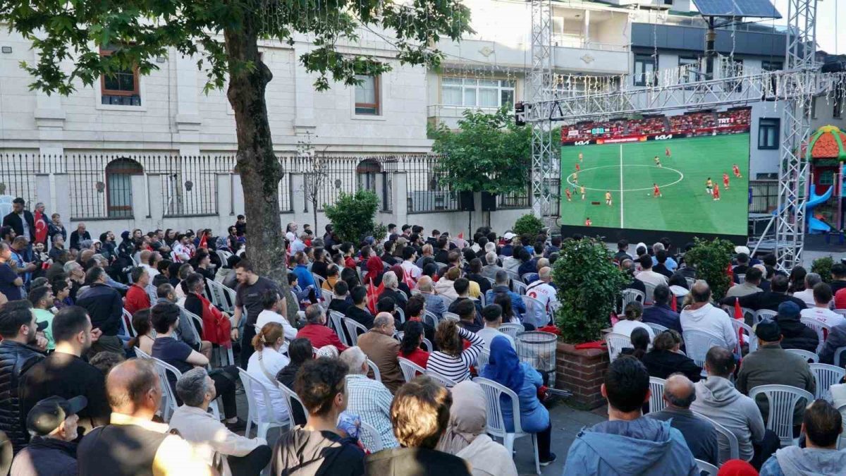Kâğıthane’de Dünya Kupası heyecanı dev ekranlarda yaşandı - Foto 6