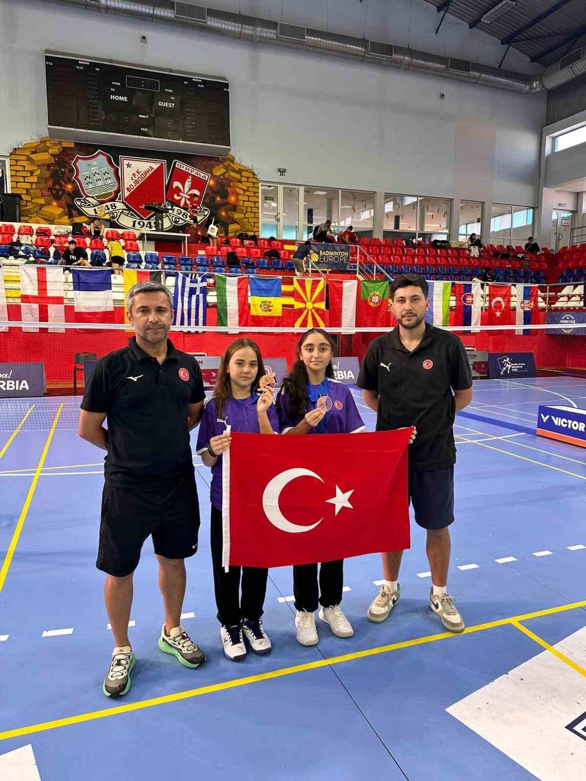 Manisalı Badmintonculardan Sırbistan'da Madalya Yağmuru - Foto 3