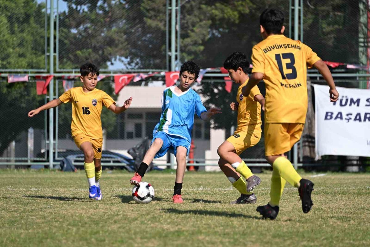 Mersin'de 3 Binden Fazla Çocuk Futbol Şenliğinde Buluştu