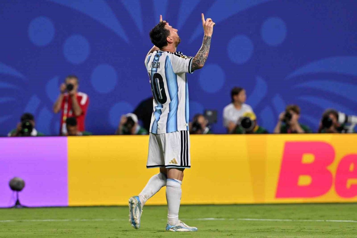 Messi Tarihe Geçti: Arjantin Cezayir'i 3-0 Mağlup Etti - Foto 3