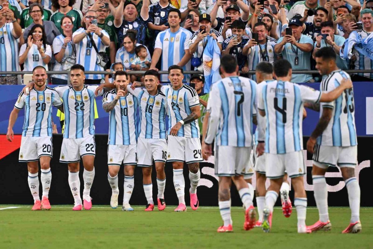 Messi’nin tarihe geçtiği maçta son şampiyon galibiyetle başladı