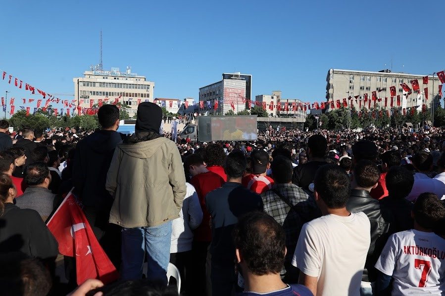 Milli maç heyecanı Bağcılar Meydanı’nda yaşandı - Foto 2