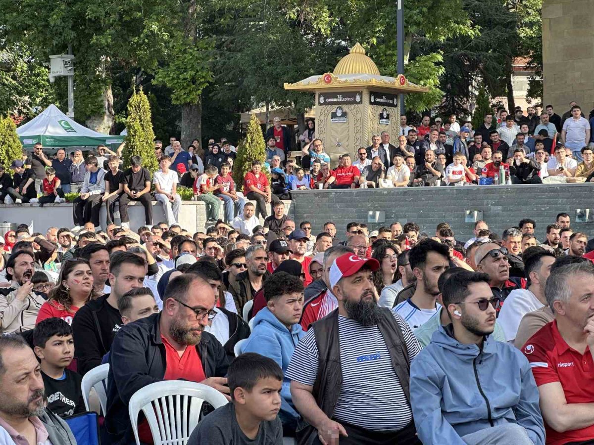 Milli maç heyecanı Çankırı’da dev ekranda yaşanıyor - Foto 2