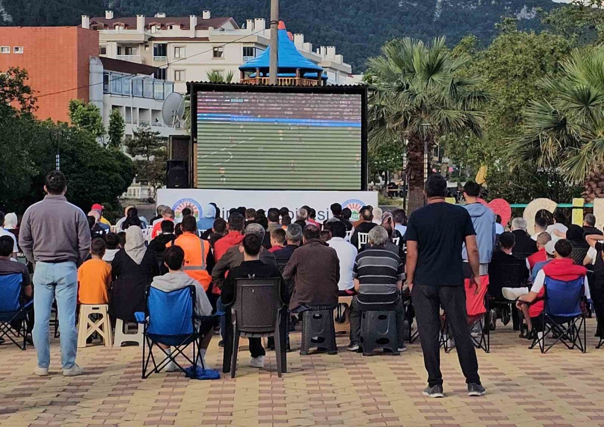 Milli maç heyecanı Kastamonu’da dev ekranda yaşandı