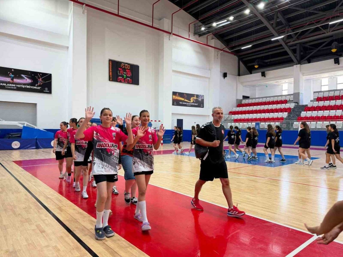 Minikler Hentbol Türkiye Şampiyonası Aydın'da Başladı