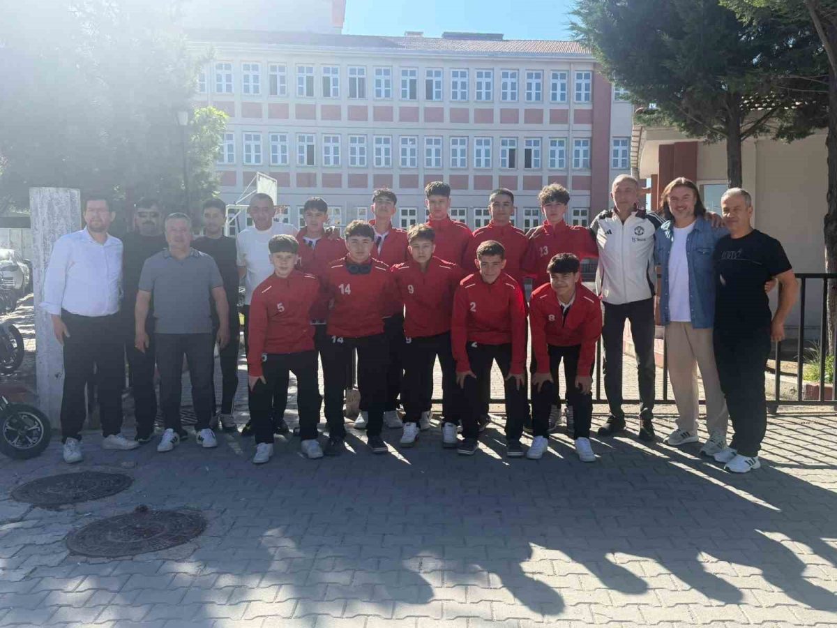 Moymul Ortaokulu Futsal Takımı Türkiye'de Son 8'de