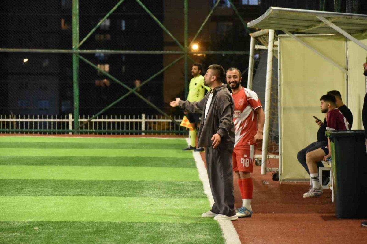 Ovalıbağ FK Major 1. Lig'de Şampiyonluğa Koşuyor - Foto 2