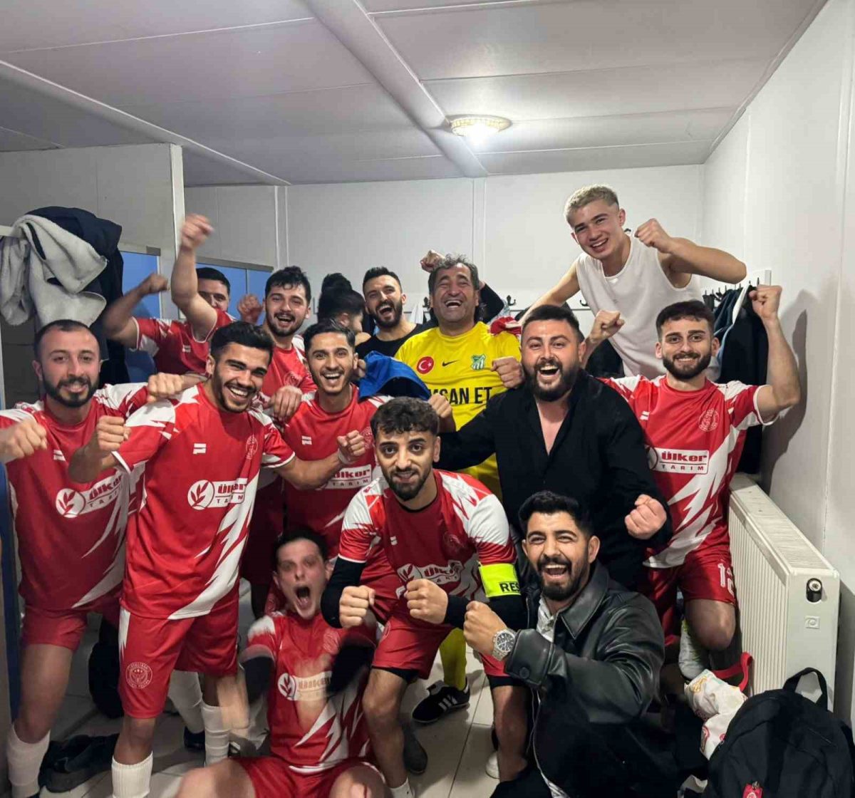 Ovalıbağ FK Major 1. Lig'de Şampiyonluğa Koşuyor - Foto 3