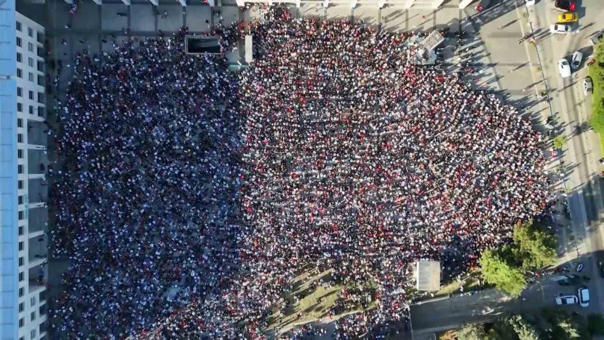(Özel) Bursa’da A Milli Takım coşkusu sokaklara taştı, 250 araçlık konvoy kenti turladı - Foto 3