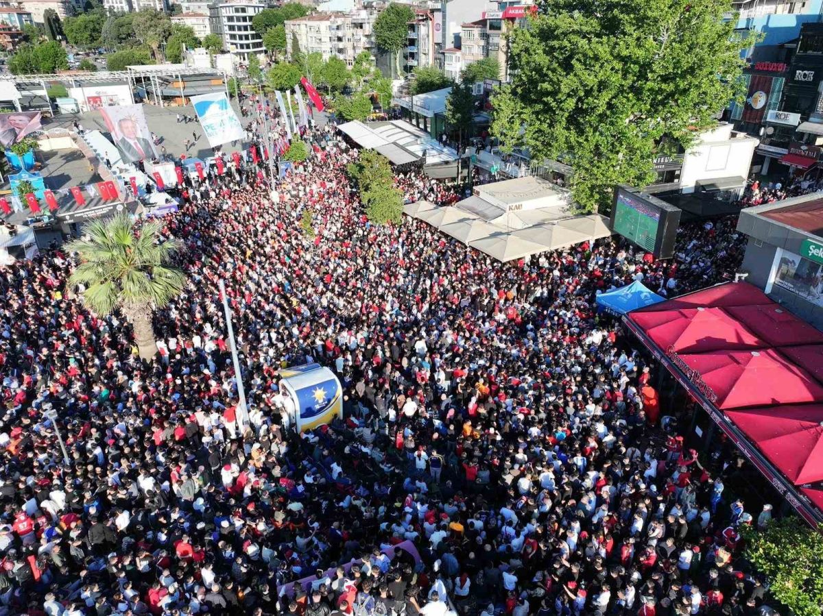 Pendik’te 20 bin kişilik milli heyecan havadan görüntülendi - Foto 2