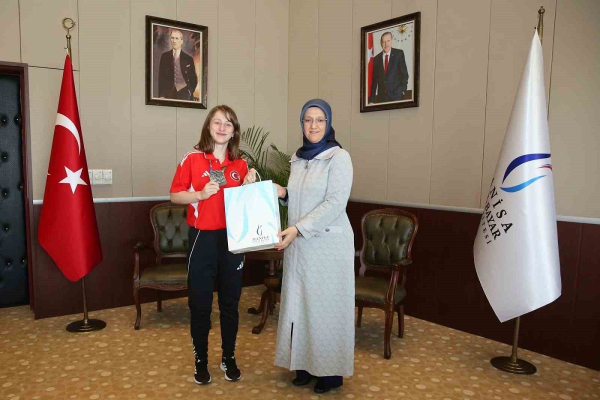 Rektör Kibar, Dünya Şampiyonu Nurbade Büber'i Ağırladı - Foto 2
