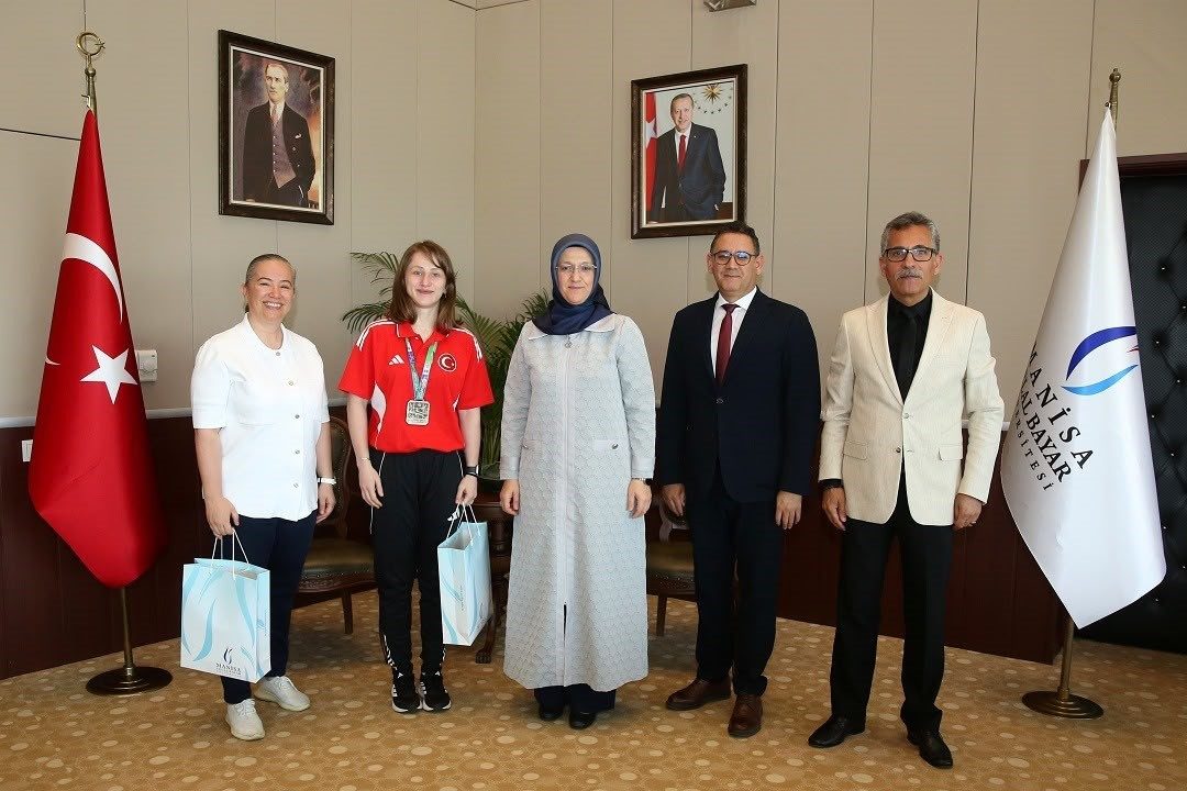 Rektör Kibar, Dünya Şampiyonu Nurbade Büber'i Ağırladı - Foto 3