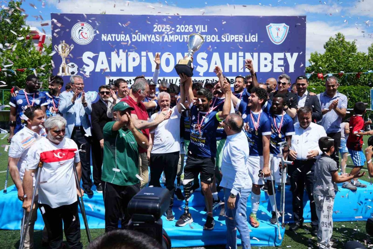 Şahinbey Ampute Futbol Takımı şampiyonluk kupasını kaldırdı - Foto 8